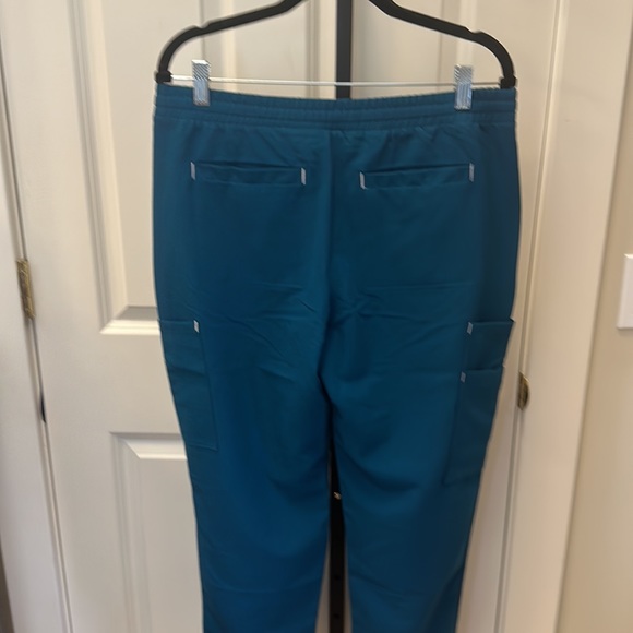 DOLAN women’s Madeleine 8 Pocket Slim Scrub Pants - Picture 8 of 16